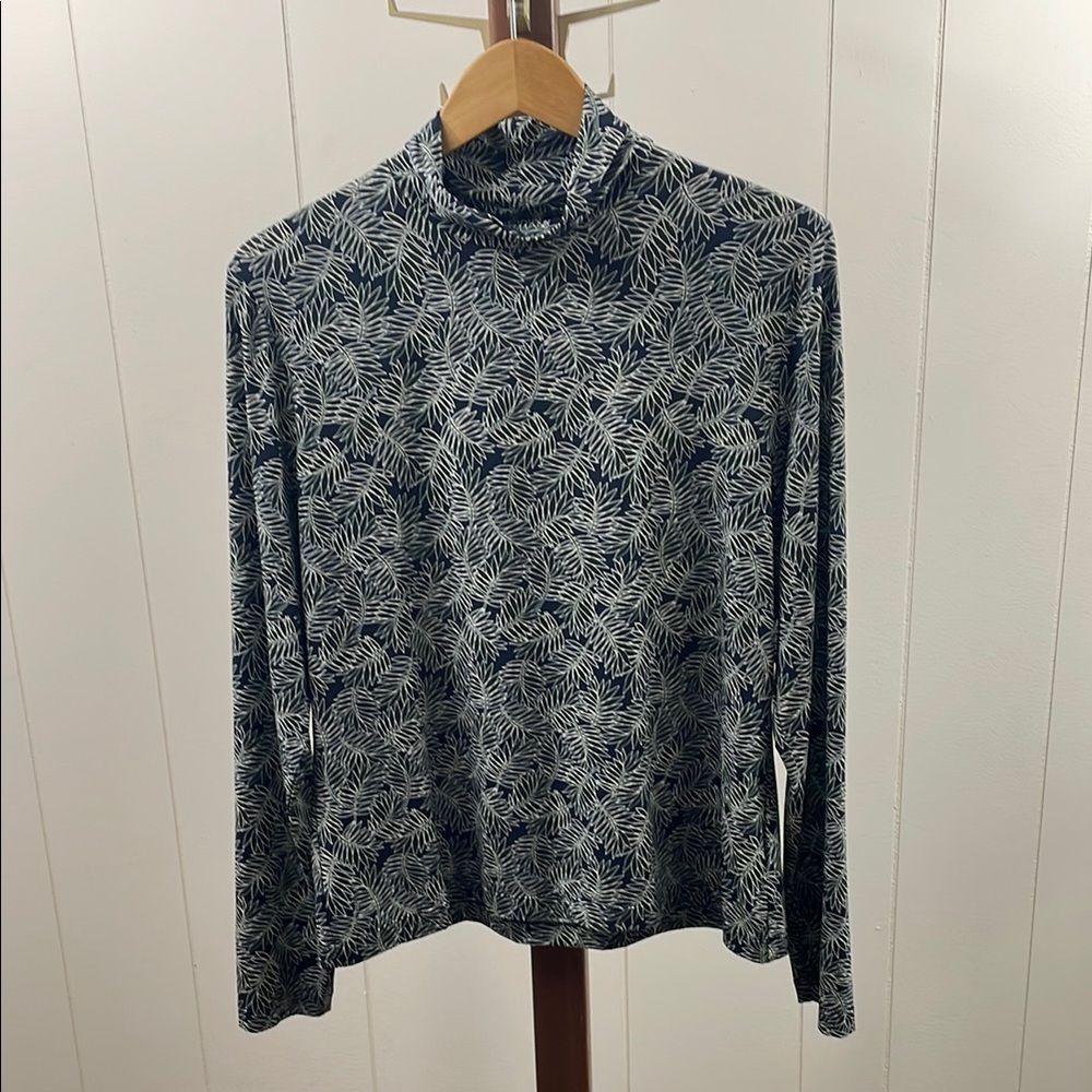 St. John NWT Nuda Turtleneck Top Navy Forest Green Leaves